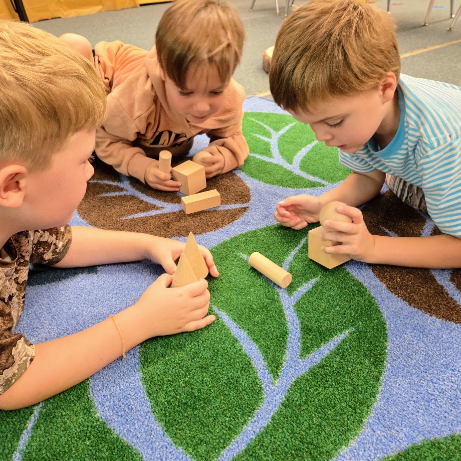 students playing with blocks